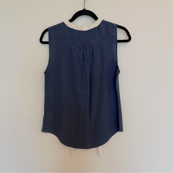 Sleeveless Navy button down blouse - Picture 2 of 2